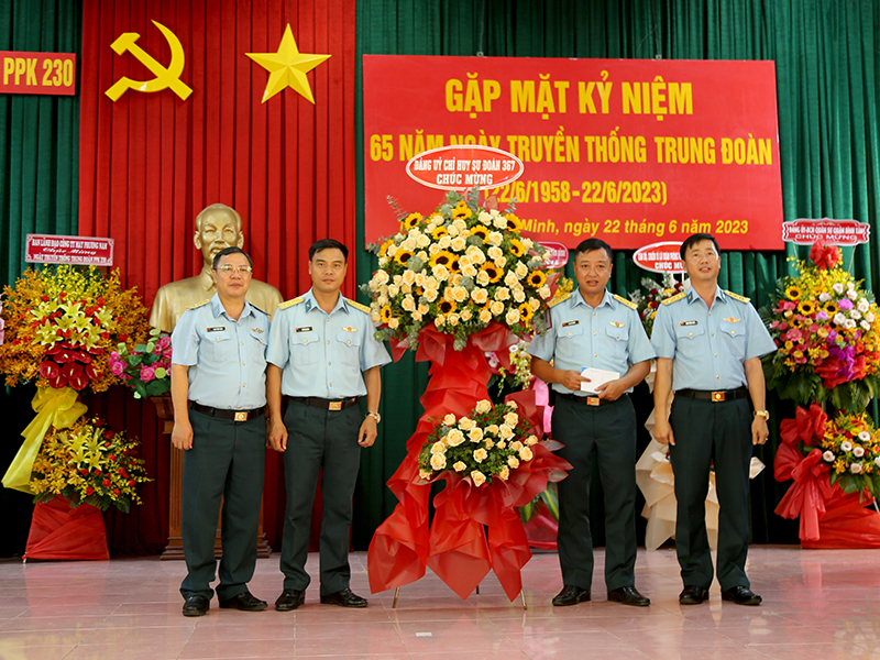 Trung đoàn 230 tổ chức Gặp mặt kỷ niệm 65 năm Ngày truyền thống
