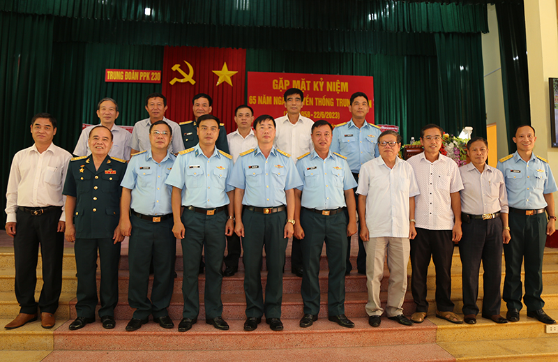 Trung đoàn 230 tổ chức Gặp mặt kỷ niệm 65 năm Ngày truyền thống