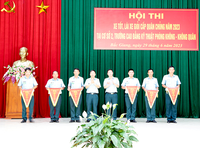 Quân chủng Phòng không - Không quân tổ chức Hội thi xe tốt, lái xe giỏi cấp Quân chủng (nội dung thi lái xe giỏi) năm 2023