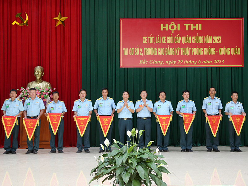 Quân chủng Phòng không - Không quân tổ chức Hội thi xe tốt, lái xe giỏi cấp Quân chủng (nội dung thi lái xe giỏi) năm 2023