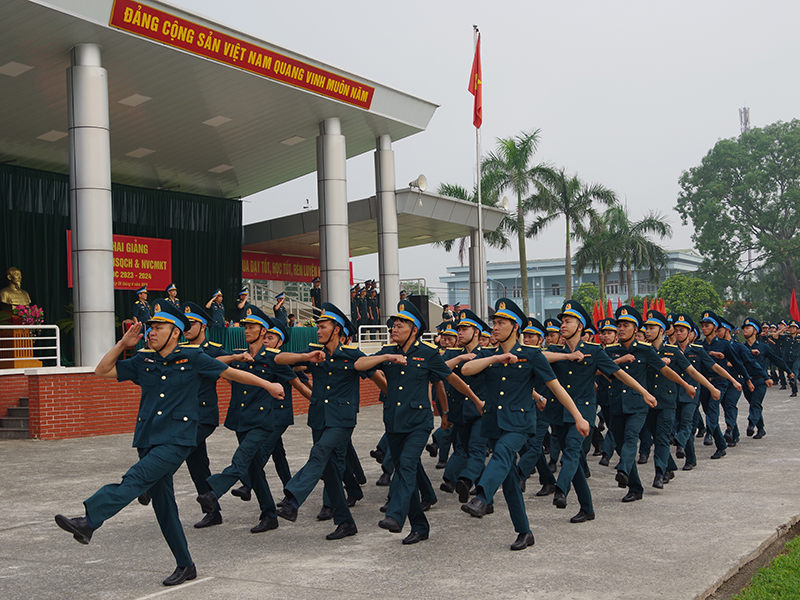 Trường Cao đẳng Kỹ thuật PK-KQ khai giảng các khóa Hạ sĩ quan chỉ huy và nhân viên chuyên môn kỹ thuật năm học 2023-2024