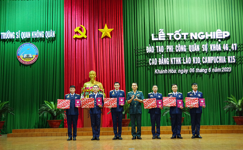 Trường Sĩ quan Không quân tổ chức Lễ tốt nghiệp cho học viên phi công quân sự các khóa 46, 47 và học viên quốc tế