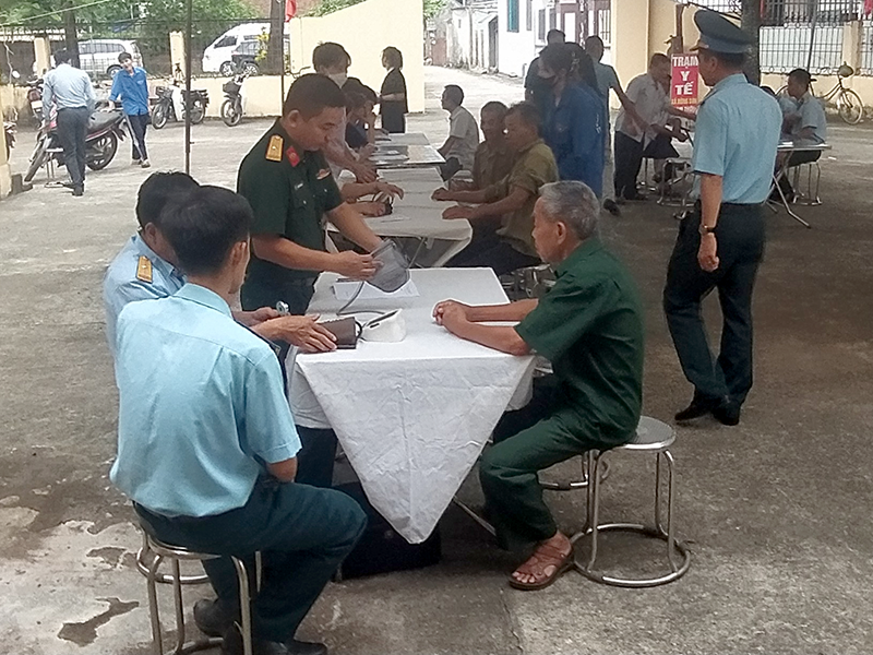 Trung đoàn 64 tổ chức khám bệnh, phát thuốc miễn phí cho nhân dân xã Đông Sơn, huyện Chương Mỹ, Thành phố Hà Nội