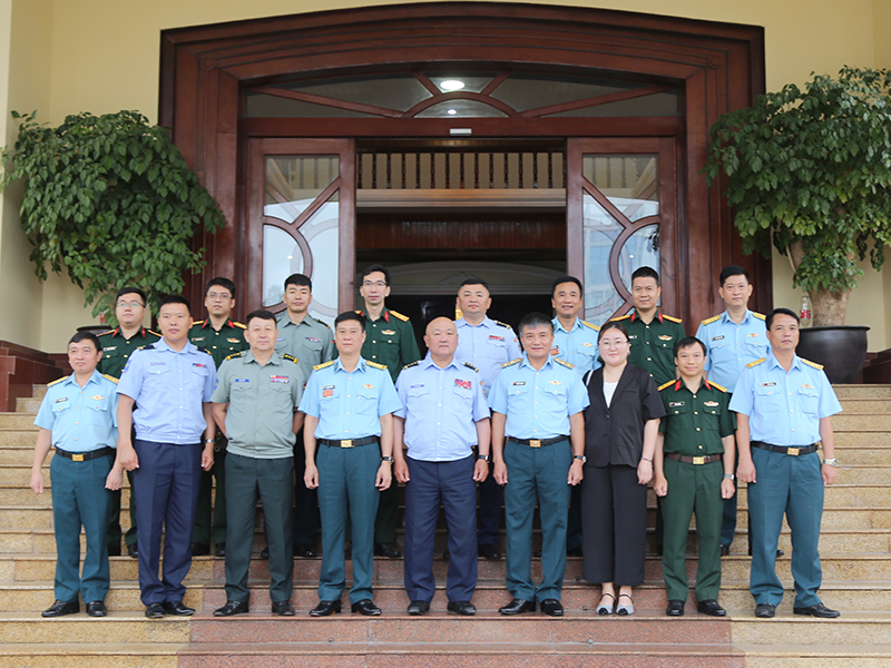 Tư lệnh Binh chủng Không quân nước Cộng hòa nhân dân Mông Cổ thăm và làm việc tại Quân chủng Phòng không - Không quân