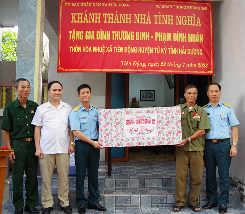 Sư đoàn 365 khánh thành nhà tình nghĩa tặng gia đình ông Phạm Đình Nhân