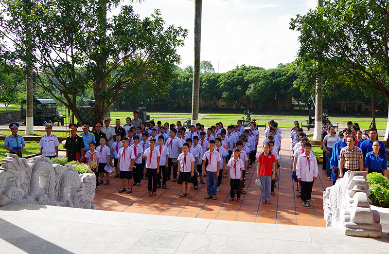 Hội Cựu chiến binh, Đoàn Thanh niên, Trường Tiểu học Nam Hà, phường Nam Sơn, quận Kiến An, TP Hải Phòng tổ chức tham quan Sư đoàn 363