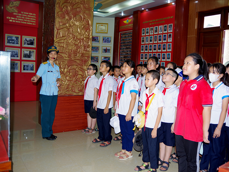 Hội Cựu chiến binh, Đoàn Thanh niên, Trường Tiểu học Nam Hà, phường Nam Sơn, quận Kiến An, TP Hải Phòng tổ chức tham quan Sư đoàn 363