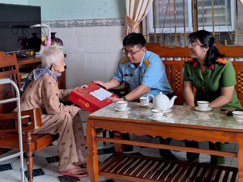 Trung đoàn 93 tổ chức nhiều hoạt động đền ơn đáp nghĩa nhân kỷ niệm 76 năm Ngày Thương binh - Liệt sĩ
