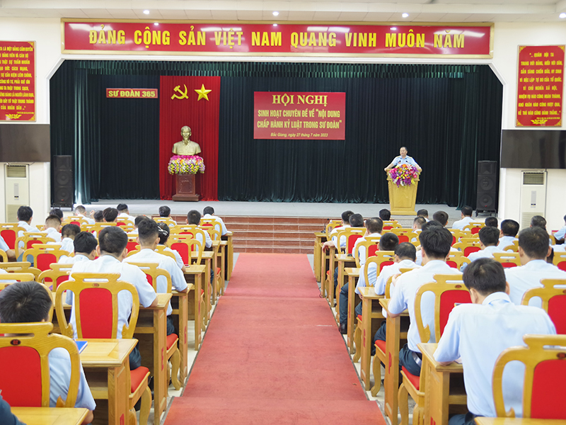 Sư đoàn 365 tổ chức sinh hoạt chuyên đề “Nội dung chấp hành kỷ luật trong Sư đoàn”