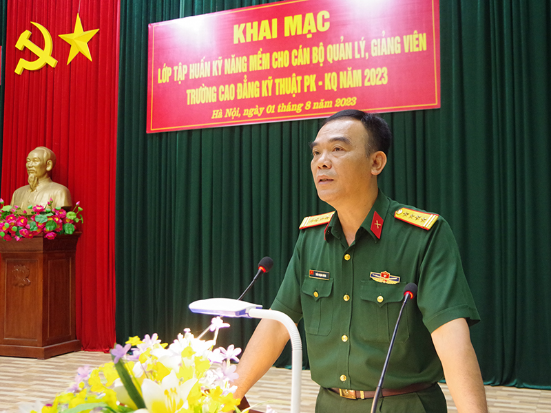 Cục Nhà trường, Bộ Tổng Tham mưu tập huấn kỹ năng mềm cho cán bộ quản lý, giảng viên Trường Cao đẳng Kỹ thuật PK-KQ