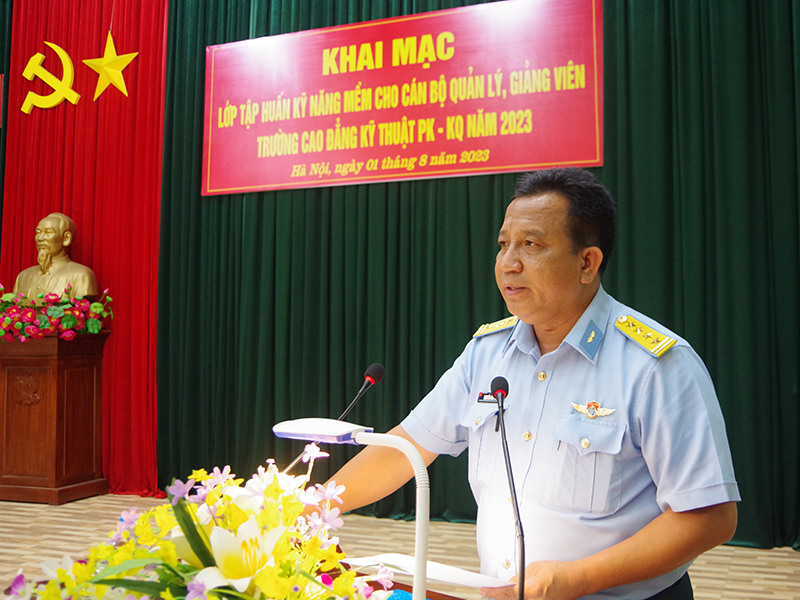 Cục Nhà trường, Bộ Tổng Tham mưu tập huấn kỹ năng mềm cho cán bộ quản lý, giảng viên Trường Cao đẳng Kỹ thuật PK-KQ