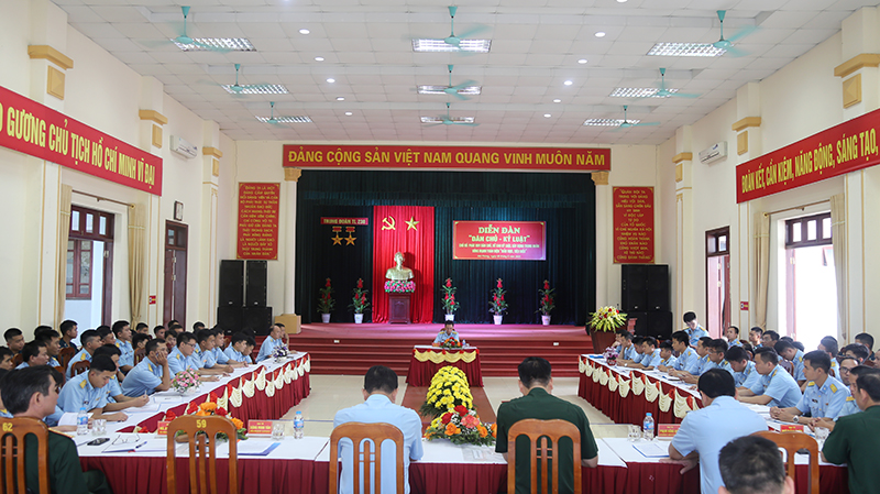 Quân ủy Trung ương kiểm tra thực hiện Quy chế dân chủ cơ sở tại Quân chủng PK-KQ
