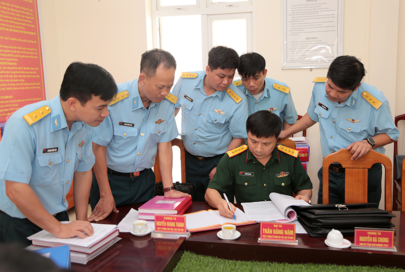 Quân ủy Trung ương kiểm tra thực hiện Quy chế dân chủ cơ sở tại Quân chủng PK-KQ