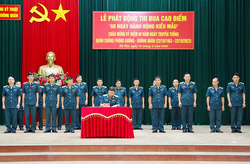 Các cơ quan, đơn vị trong Quân chủng PK-KQ phát động thi đua cao điểm chào mừng kỷ niệm 60 năm Ngày truyền thống Quân chủng PK-KQ