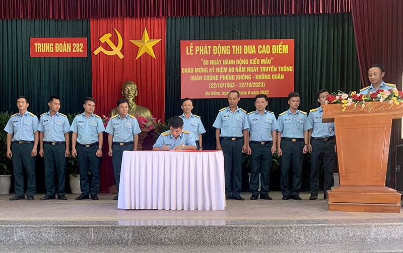 Các cơ quan, đơn vị trong Quân chủng PK-KQ phát động thi đua cao điểm chào mừng kỷ niệm 60 năm Ngày truyền thống Quân chủng PK-KQ