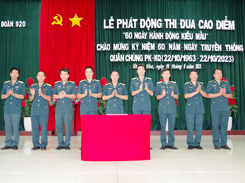 Các cơ quan, đơn vị trong Quân chủng PK-KQ phát động thi đua cao điểm chào mừng kỷ niệm 60 năm Ngày truyền thống Quân chủng PK-KQ