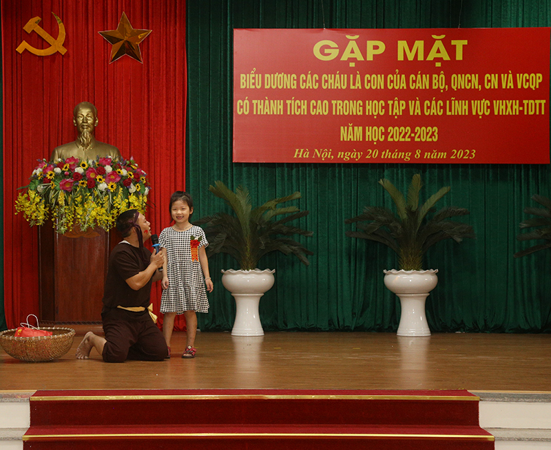 Cục Kỹ thuật Quân chủng PK-KQ tổ chức gặp mặt, biểu dương các cháu học sinh giỏi năm học 2022-2023
