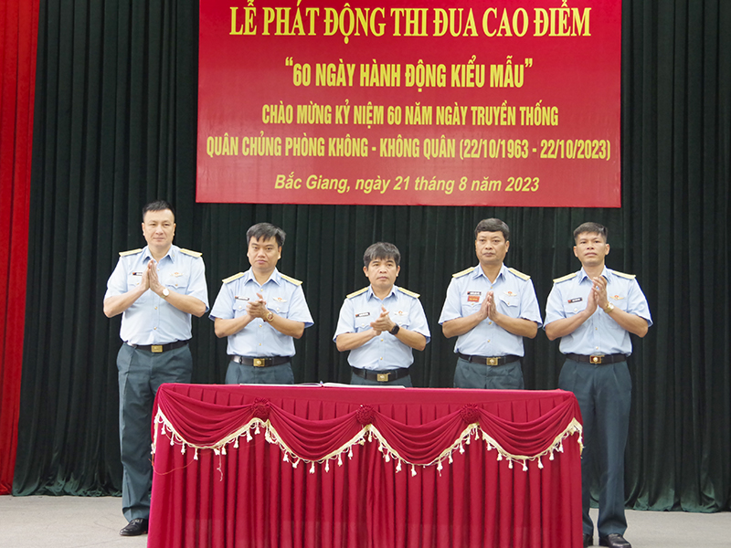 Sư đoàn 365 phát động thi đua cao điểm chào mừng kỷ niệm 60 năm Ngày truyền thống Quân chủng Phòng không - Không quân