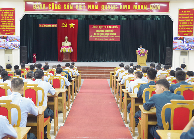 Sư đoàn 365 phát động thi đua cao điểm chào mừng kỷ niệm 60 năm Ngày truyền thống Quân chủng Phòng không - Không quân