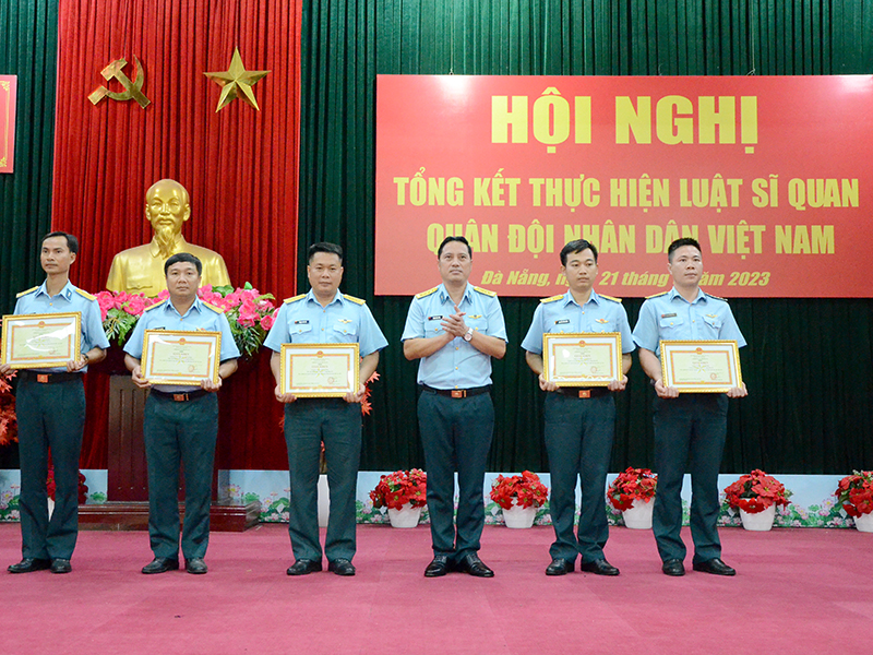 Sư đoàn 372 tổng kết thực hiện Luật Sĩ quan Quân đội nhân dân Việt Nam