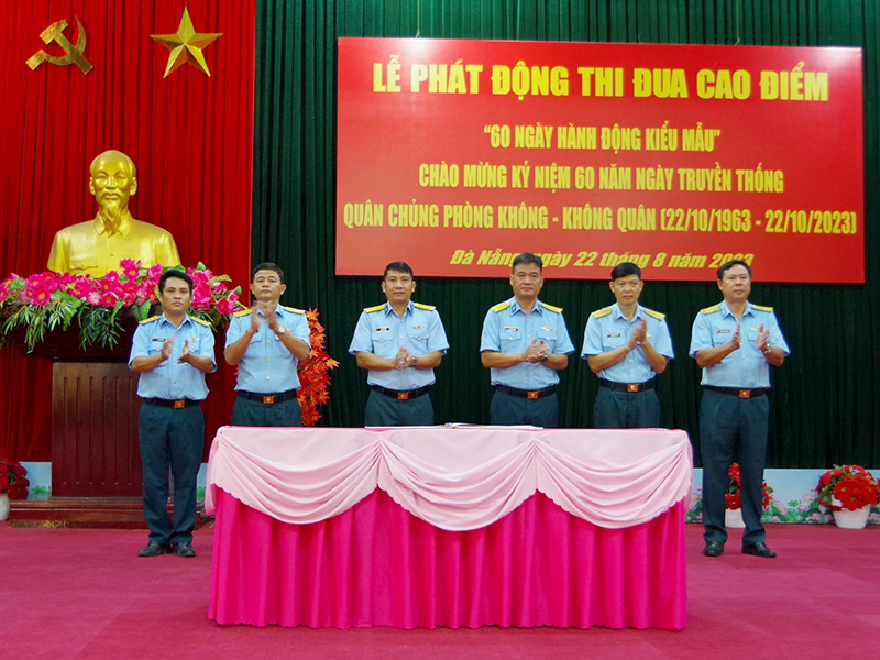 Sư đoàn 372 phát động thi đua cao điểm chào mừng kỷ niệm 60 năm Ngày truyền thống Quân chủng PK-KQ