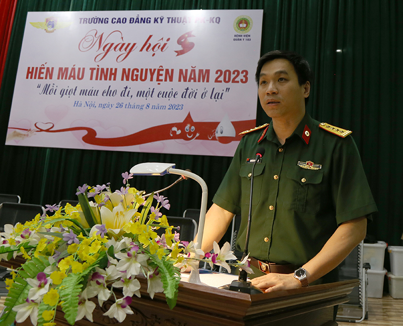 Cán bộ, đoàn viên Trường Cao đẳng Kỹ thuật PK-KQ tham gia hiến máu tình nguyện