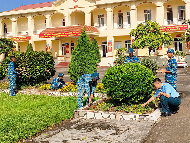 Doanh trại sáng, xanh, sạch, đẹp ở Tiểu đoàn 77