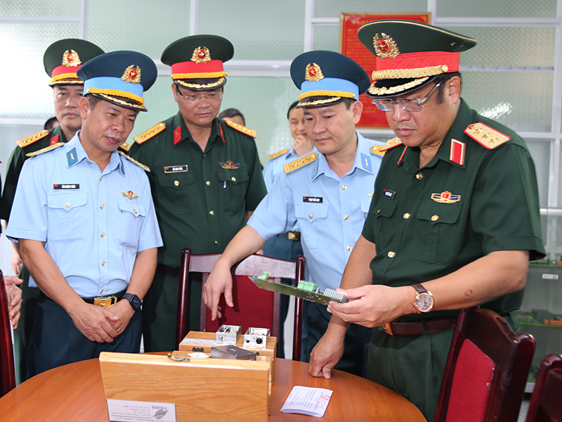 Bộ Quốc phòng kiểm tra các nhà máy thuộc Quân chủng Phòng không - Không quân khu vực phía Nam