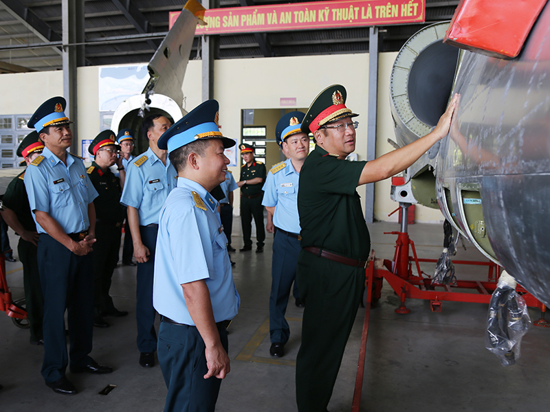 Bộ Quốc phòng kiểm tra các nhà máy thuộc Quân chủng Phòng không - Không quân khu vực phía Nam