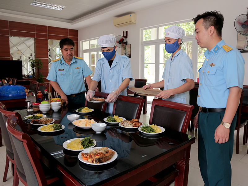 Bảo đảm tốt hậu cần để bộ đội “ăn no, bắn trúng”