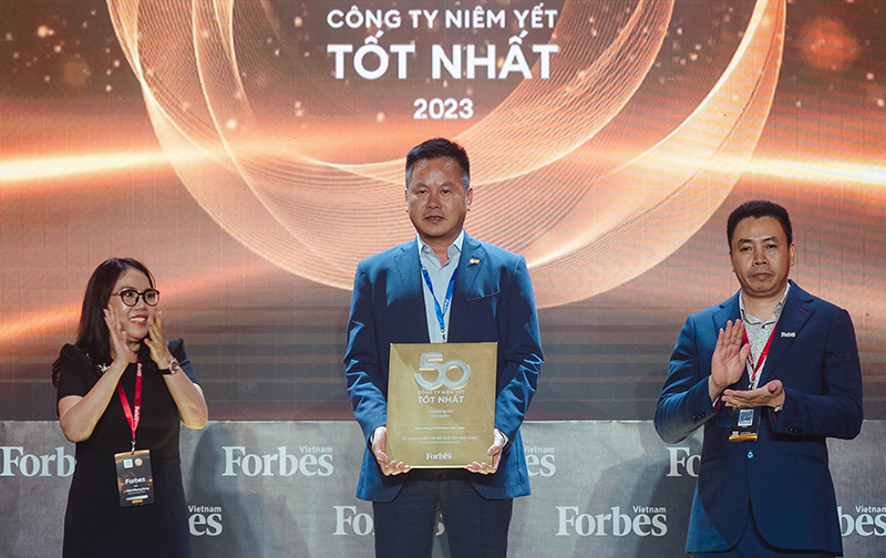 MB vào Top 50 công ty niêm yết tốt nhất Việt Nam 2023 của Forbes