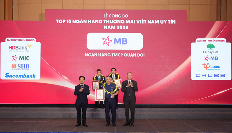 MB vào top 5 ngân hàng thương mại uy tín Việt Nam năm 2023