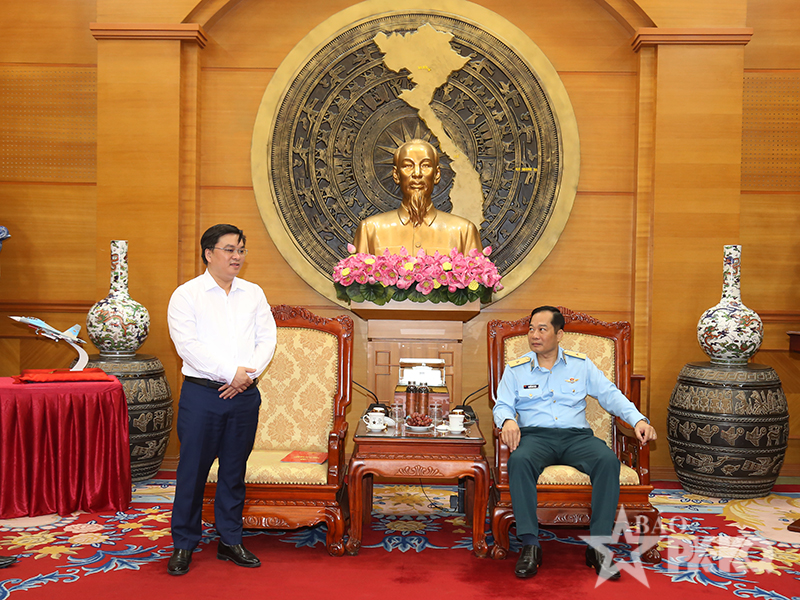 Đo&agrave;n đại biểu X&atilde; Kim B&igrave;nh, Tỉnh Tuy&ecirc;n Quang thăm Qu&acirc;n chủng Ph&ograve;ng kh&ocirc;ng-Kh&ocirc;ng qu&acirc;n