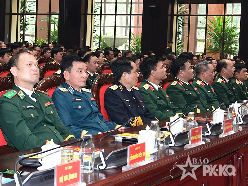 Tuy&ecirc;n dương trao giải thưởng Phụ nữ Qu&acirc;n đội lần thứ nhất, năm 2026