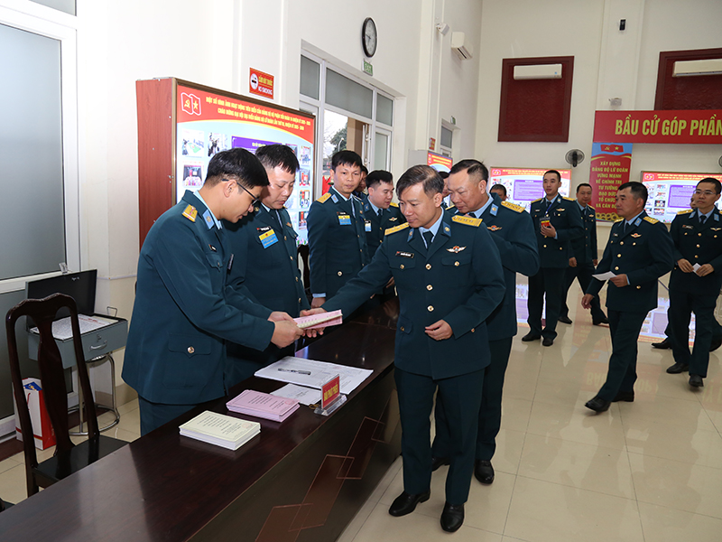 Cử tri Qu&acirc;n chủng Ph&ograve;ng kh&ocirc;ng - Kh&ocirc;ng qu&acirc;n tham gia bầu cử đại biểu Quốc hội kh&oacute;a XVI v&agrave; đại biểu Hội đồng nh&acirc;n d&acirc;n c&aacute;c cấp nhiệm kỳ 2026-2031