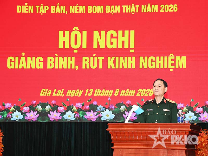 Qu&acirc;n chủng Ph&ograve;ng kh&ocirc;ng-Kh&ocirc;ng qu&acirc;n giảng b&igrave;nh r&uacute;t kinh nghiệm Diễn tập bắn, n&eacute;m bom đạn thật cho lực lượng Kh&ocirc;ng qu&acirc;n năm 2026