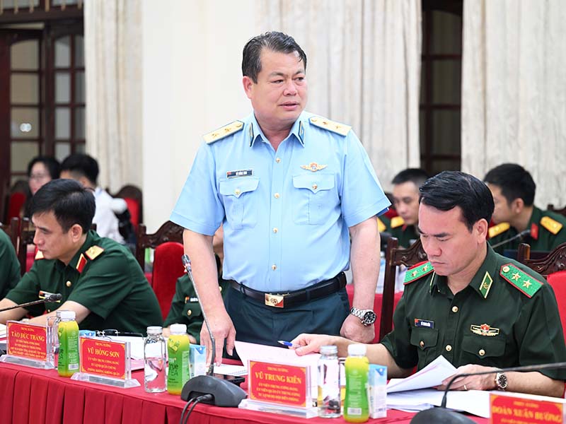 Đại tướng Phan Văn Giang l&agrave;m việc với Ban Thường vụ Tỉnh ủy Nghệ An