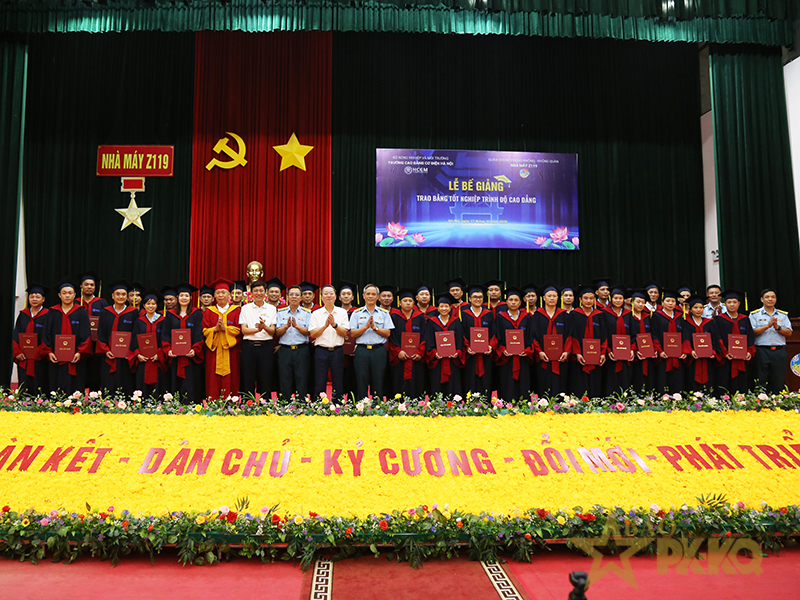 Trường Cao đẳng Cơ Điện H&agrave; Nội phối hợp với Nh&agrave; m&aacute;y Z119 tổ chức Lễ bế giảng trao Bằng tốt nghiệp tr&igrave;nh độ Cao đẳng