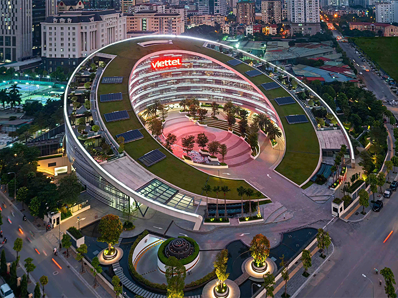 Viettel thu về kỷ lục 220 ngh&igrave;n tỷ năm 2025