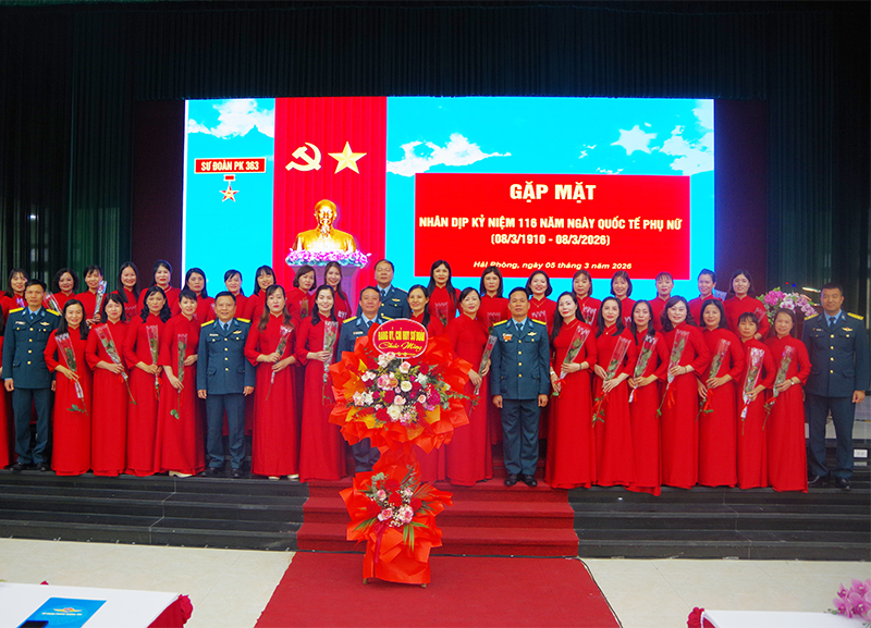 C&aacute;c đơn vị trong Qu&acirc;n chủng Ph&ograve;ng kh&ocirc;ng - Kh&ocirc;ng qu&acirc;n gặp mặt kỷ niệm 116 năm Ng&agrave;y Quốc tế Phụ nữ 8-3