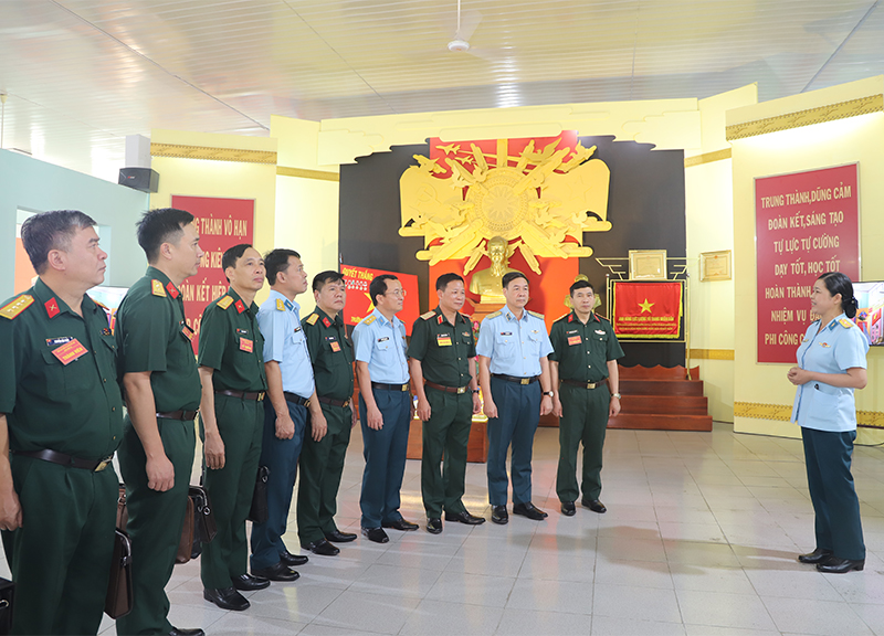 Tổng cục Ch&iacute;nh trị kiểm tra, khảo s&aacute;t, nắm t&igrave;nh h&igrave;nh c&ocirc;ng t&aacute;c gi&aacute;o dục khoa học x&atilde; hội v&agrave; nh&acirc;n văn tại Trường Sĩ quan Kh&ocirc;ng qu&acirc;n