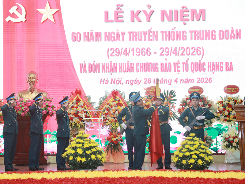 Trung đoàn 293 kỷ niệm 60 năm Ngày truyền thống và đón nhận Huân chương Bảo vệ Tổ quốc hạng Ba