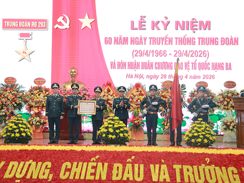 Trung đoàn 293 kỷ niệm 60 năm Ngày truyền thống và đón nhận Huân chương Bảo vệ Tổ quốc hạng Ba