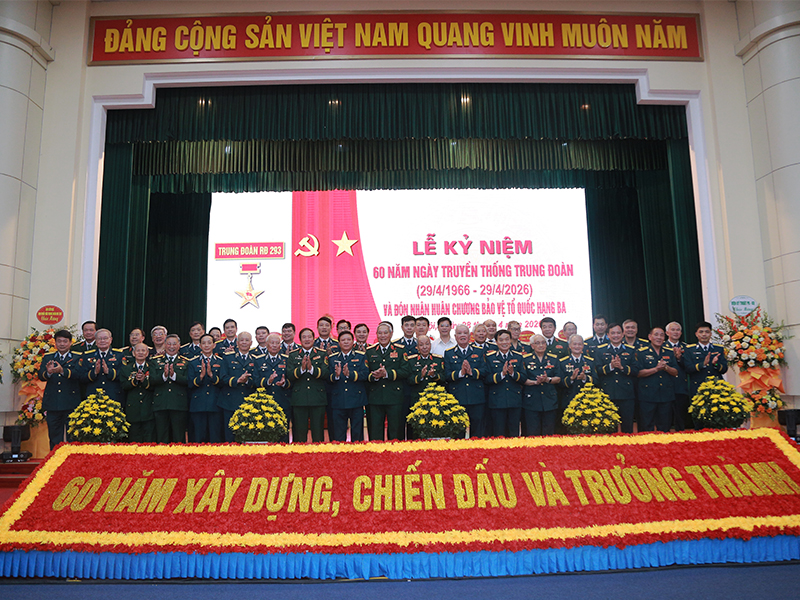 Trung đoàn 293 kỷ niệm 60 năm Ngày truyền thống và đón nhận Huân chương Bảo vệ Tổ quốc hạng Ba
