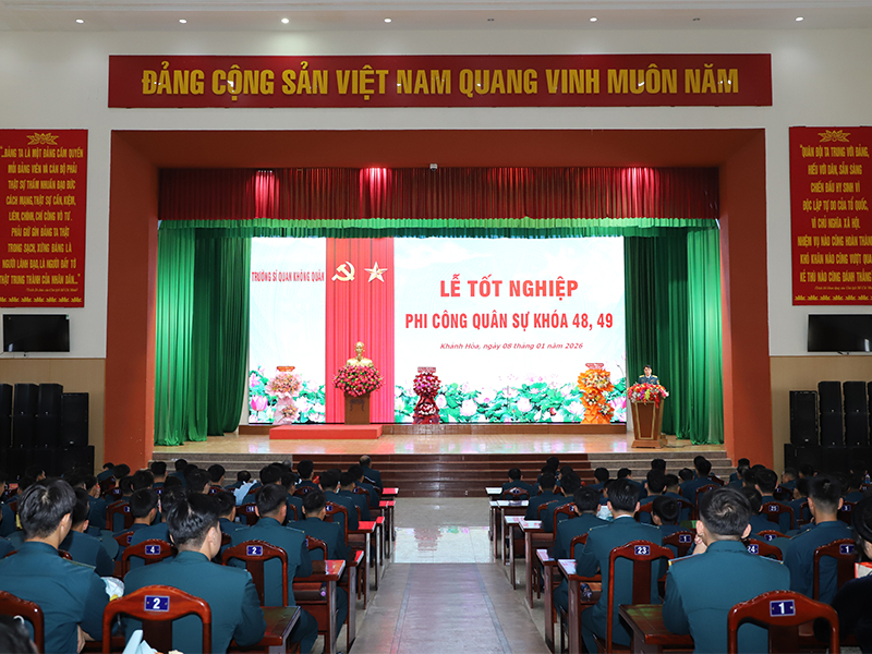 Trường Sĩ quan Kh&ocirc;ng qu&acirc;n tổ chức Lễ tốt nghiệp phi c&ocirc;ng qu&acirc;n sự kh&oacute;a 48, 49