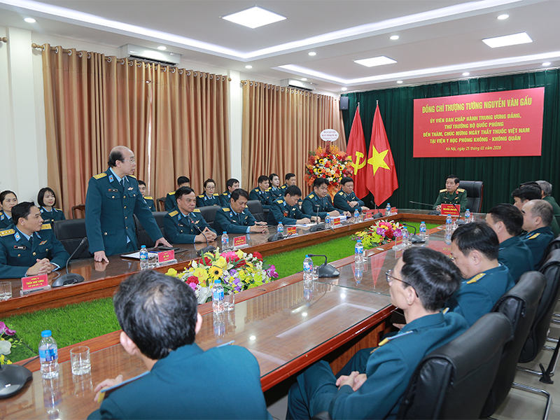 Thượng tướng Nguyễn Văn Gấu - Thứ trưởng Bộ Quốc ph&ograve;ng ch&uacute;c mừng Viện Y học Ph&ograve;ng kh&ocirc;ng - Kh&ocirc;ng qu&acirc;n nh&acirc;n Ng&agrave;y Thầy thuốc Việt Nam 27-2