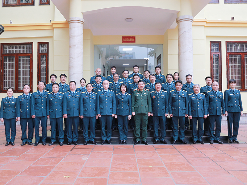 Thượng tướng Nguyễn Văn Gấu - Thứ trưởng Bộ Quốc ph&ograve;ng ch&uacute;c mừng Viện Y học Ph&ograve;ng kh&ocirc;ng - Kh&ocirc;ng qu&acirc;n nh&acirc;n Ng&agrave;y Thầy thuốc Việt Nam 27-2