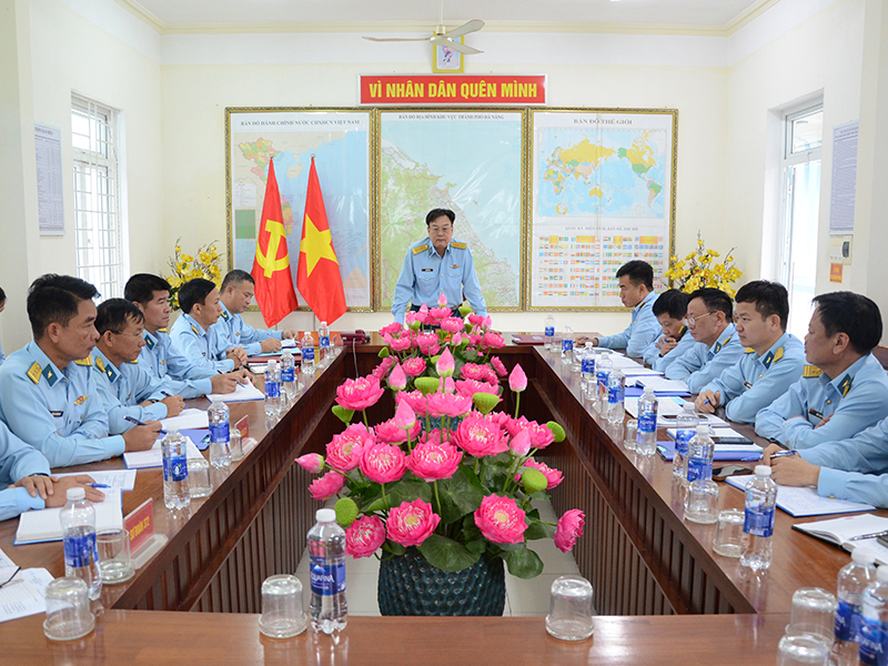 Qu&acirc;n chủng Ph&ograve;ng kh&ocirc;ng - Kh&ocirc;ng qu&acirc;n kiểm tra c&ocirc;ng t&aacute;c chuẩn bị huấn luyện chiến sĩ mới tại Sư đo&agrave;n 372 v&agrave; Sư đo&agrave;n 375