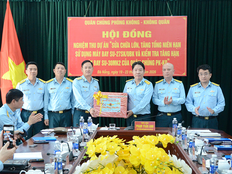 Qu&acirc;n chủng Ph&ograve;ng kh&ocirc;ng - Kh&ocirc;ng qu&acirc;n kiểm tra sẵn s&agrave;ng chiến đấu v&agrave; c&ocirc;ng t&aacute;c tổ chức Tết Nguy&ecirc;n đ&aacute;n B&iacute;nh Ngọ năm 2026 đối với c&aacute;c đơn vị khu vực miền Trung