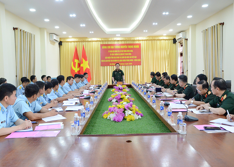 Đại tướng Nguyễn Trọng Nghĩa thăm, kiểm tra Sư đo&agrave;n Kh&ocirc;ng qu&acirc;n 372